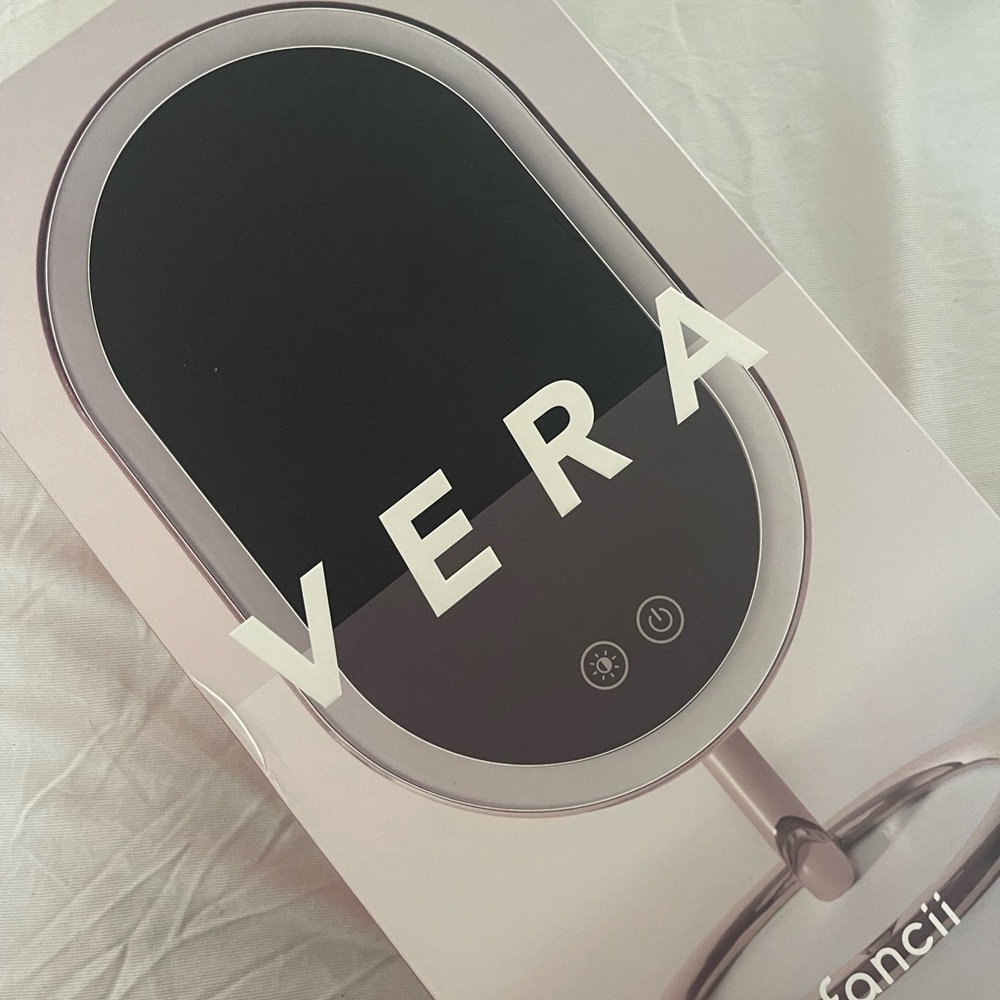 Vera vanity mirror from Fancii brand new